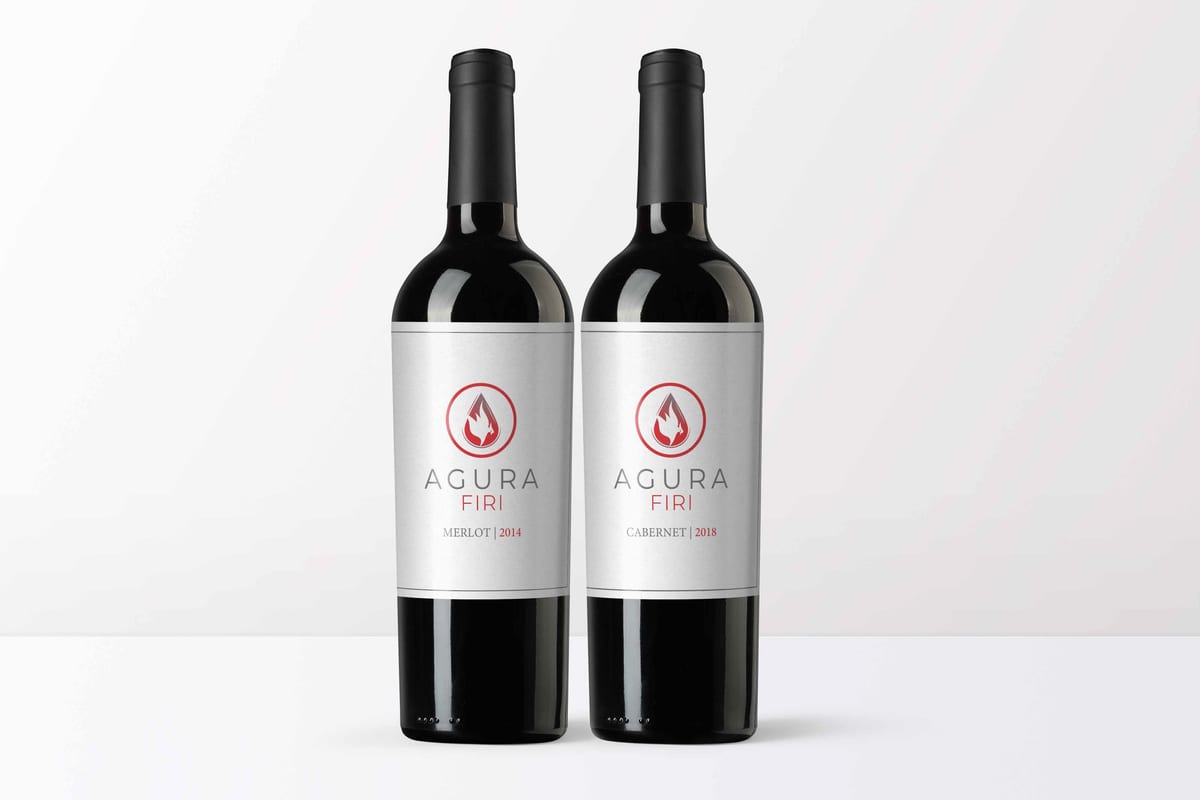 Wine bottle label design mockup